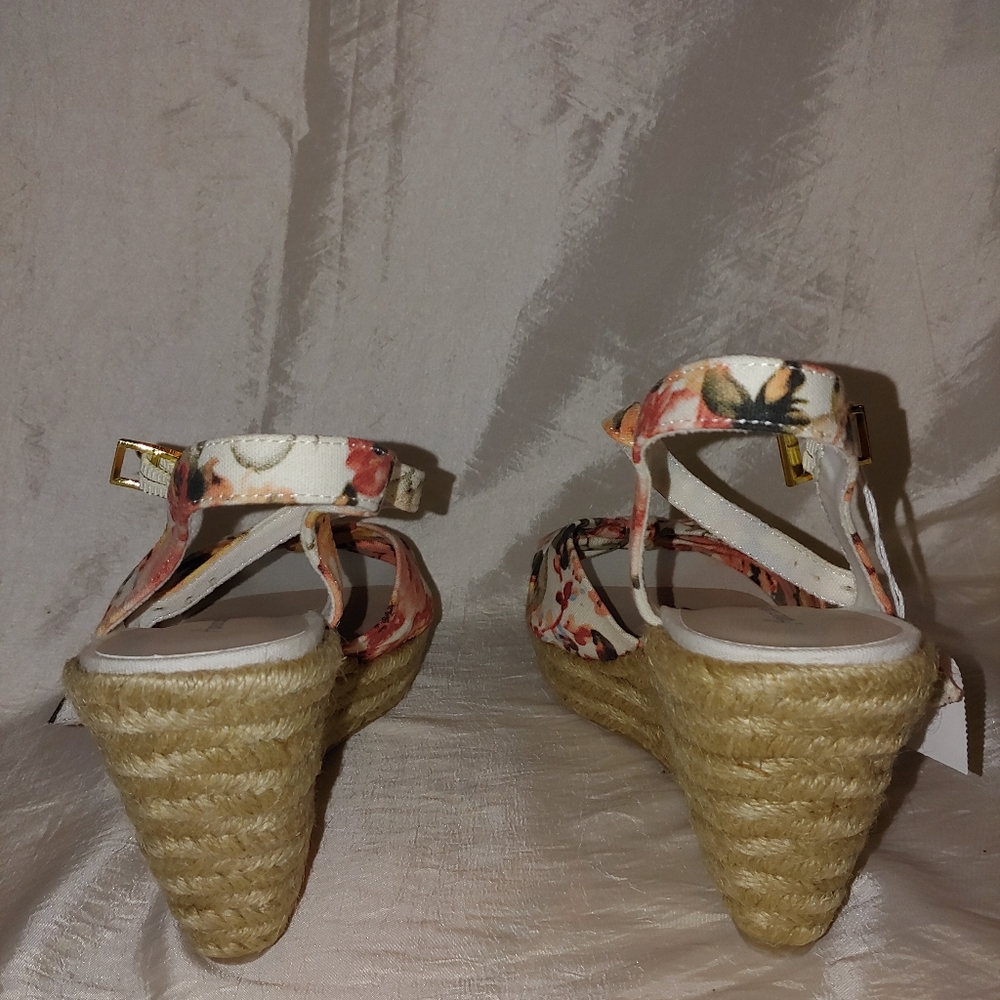 AE Sandals - Picture 4 of 6